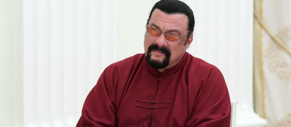 Президент РФ В. Путин встретился с американским актёром С. Сигалом Президент РФ В. Путин встретился с американским актёром С. Сигалом - Sputnik Молдова