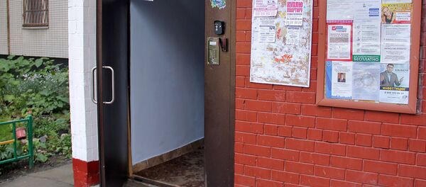 Подъезд дома, где жила семья Хачатурян - Sputnik Moldova