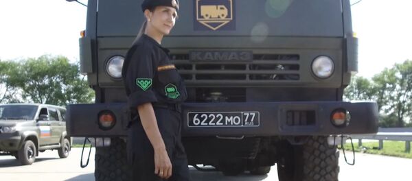 Девушки показали мастерство управления КамАЗом и УАЗом Девушки показали мастерство управления КамАЗом и УАЗом - Sputnik Молдова