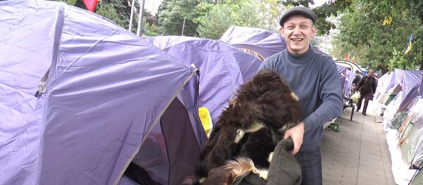 Locatarii orăşelelor de corturi povestesc cum se pregătesc de sezonul rece Locatarii orăşelelor de corturi povestesc cum se pregătesc de sezonul rece - Sputnik Moldova