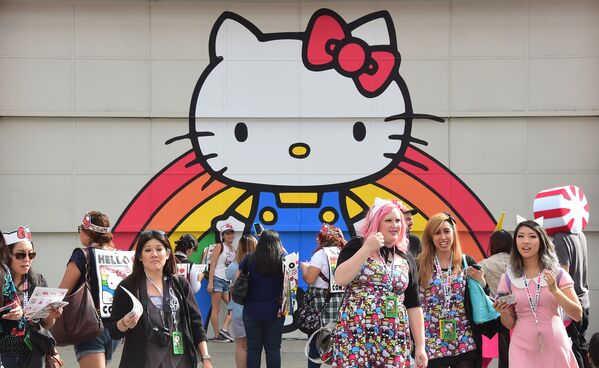 Фанаты Hello Kitty в японском квартале Литл Токио в Лос-Анджелесе - Sputnik Молдова