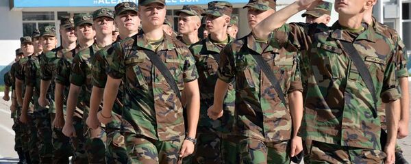 Tinerii admişi în Academia „Alexandru cel Bun”, iniţiaţi în arta militară - Sputnik Moldova