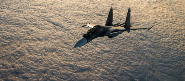 Многоцелевой истребитель Су-30СМ во время лётно-тактических учений морской авиации Черноморского флота в Ейском районе - Sputnik Moldova-România