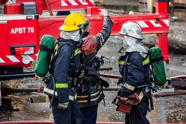 Пожарные тушат возгорание в Комрате - Sputnik Молдова