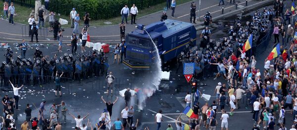 Thousands of Romanians joined an anti-government rally in the capital Bucharest - Sputnik Moldova-România