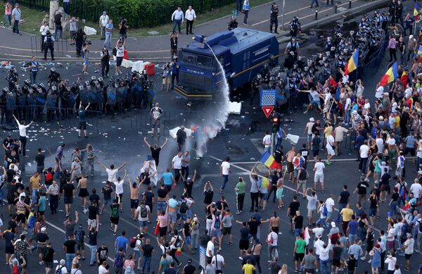 Thousands of Romanians joined an anti-government rally in the capital Bucharest Thousands of Romanians joined an anti-government rally in the capital Bucharest - Sputnik Молдова
