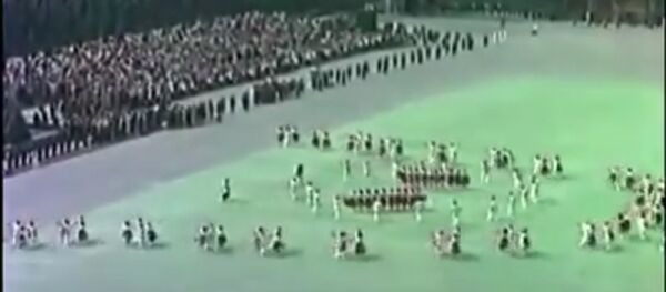 Молдовеняска (народный танец) Всесоюзный парад физкультурников, Красная площадь Молдовеняска (народный танец) Всесоюзный парад физкультурников, Красная площадь - Sputnik Молдова