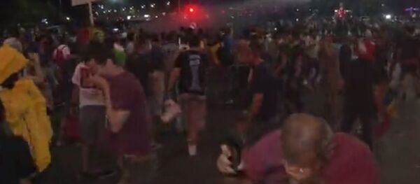 Беспорядки в Бухаресте: полицейские применили водометы и слезоточивый газ - Sputnik Moldova