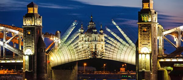 Разводка моста Петра Великого в Санкт-Петербурге - Sputnik Moldova-România