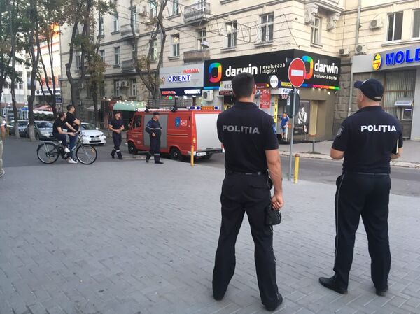 Polițiști și salvatori in centrul Capitalei - Sputnik Moldova