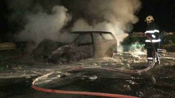 Pompierii au lichidat un incendiu izbucnit la un autoturism în apropiere de localitatea Cîrnățeni - Sputnik Moldova