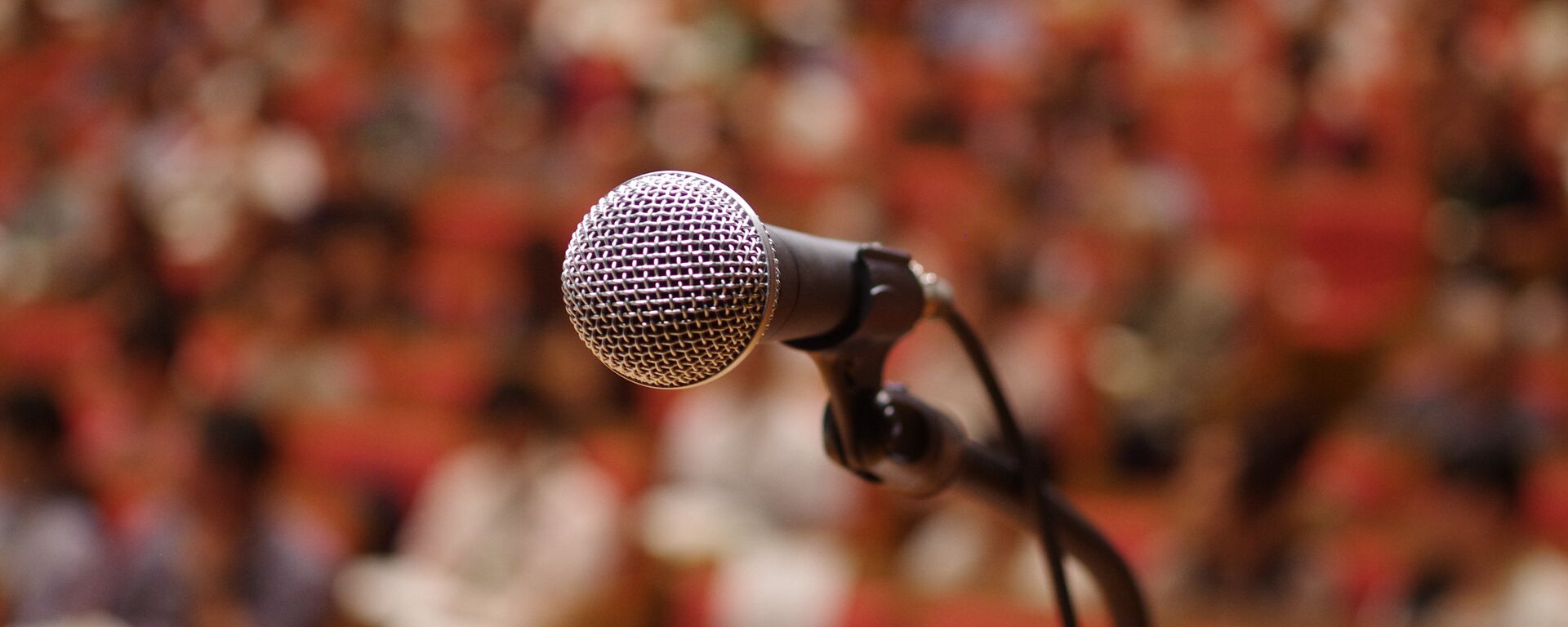 Микрофон на сцене - Sputnik Молдова, 1920, 24.02.2026