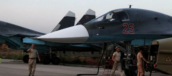 Российские самолеты СУ на аэродроме около Латакии - Sputnik Молдова