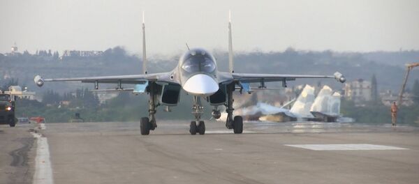 Операция в Сирии: Су-24 на авиабазе и заявление представителя ВКС РФ Операция в Сирии: Су-24 на авиабазе и заявление представителя ВКС РФ - Sputnik Moldova