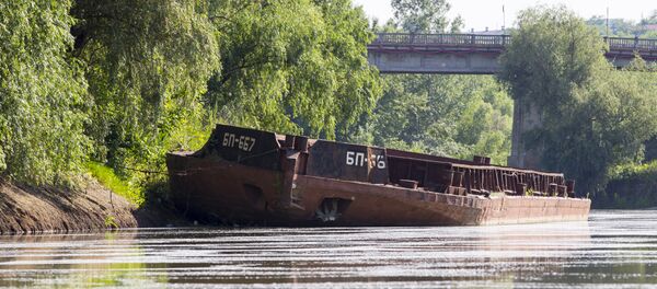 Заброшенная баржа - Sputnik Молдова