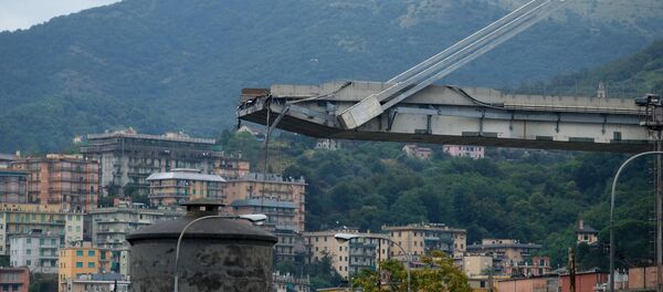 Un pod s-a prăbușit pe autostrada A10, din Nordul Italiei, în orașul Genova - Sputnik Молдова