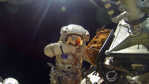 Space walk by Russian Cosmonauts - Sputnik Moldova-România