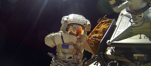 Space walk by Russian Cosmonauts - Sputnik Moldova-România