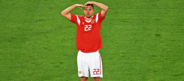 Артем Дзюба радуется забитому голу в матче группового этапа чемпионата мира по футболу между сборными России и Египта - Sputnik Молдова
