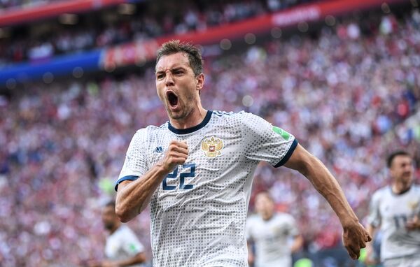 Артем Дзюба радуется забитому мячу в матче 1/8 финала чемпионата мира по футболу между сборными Испании и России - Sputnik Молдова