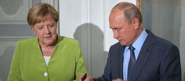 Президент РФ Владимир Путин в Германии на переговорах с канцлером ФРГ Ангелой Меркель - Sputnik Moldova-România