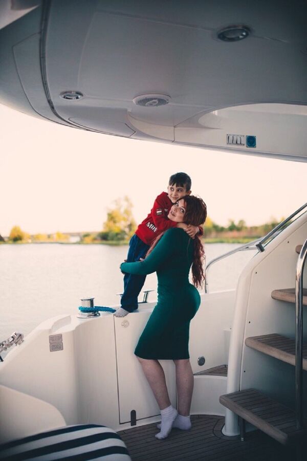 Yulia Rybakova et son fils Yulia Rybakova et son fils - Sputnik Moldova