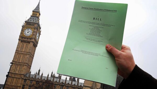 A journalist poses with a copy of the Brexit Article 50 bill, introduced by the government to seek parliamentary approval to start the process of leaving the European Union, in front of the Houses of Parliament in London, Britain, January 26, 2017. - Sputnik Moldova-România