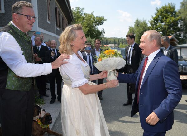 Vladimir Putine la nunta ministrului austriac Karin Kneissl - Sputnik Moldova-România