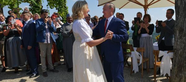 Vladimir Putine la nunta ministrului austriac Karin Kneissl - Sputnik Moldova-România