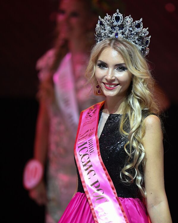 Evghenya Burlo (Ghelendjik) la finala concursului Missis Rusia 2018 - Sputnik Moldova-România