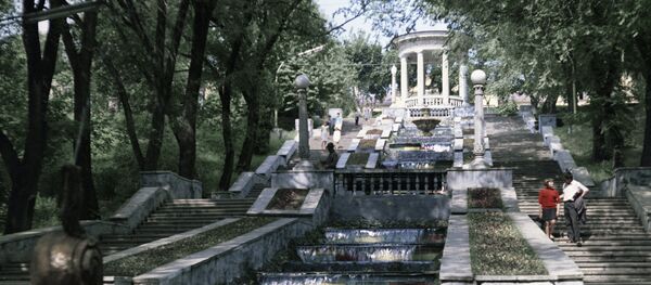 Молдавская ССР. Город Кишинёв. Центральный парк культуры и отдыха (ЦПКиО) имени Ленинского Комсомола. Каскадная лестница. - Sputnik Молдова