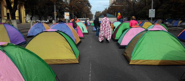 Бульвар Штефана чел Маре перекрыт протестующими Бульвар Штефана чел Маре перекрыт протестующими - Sputnik Молдова