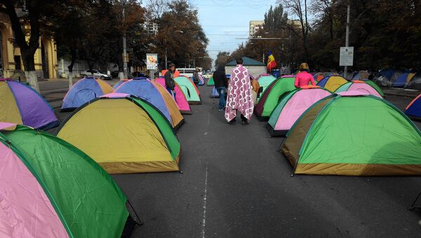Бульвар Штефана чел Маре перекрыт протестующими - Sputnik Moldova
