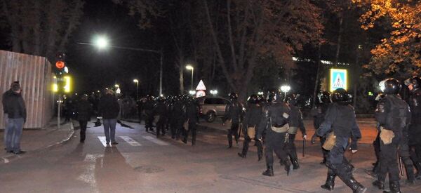 Бульвар Штефана чел Маре перекрыт протестующими Бульвар Штефана чел Маре перекрыт протестующими - Sputnik Молдова