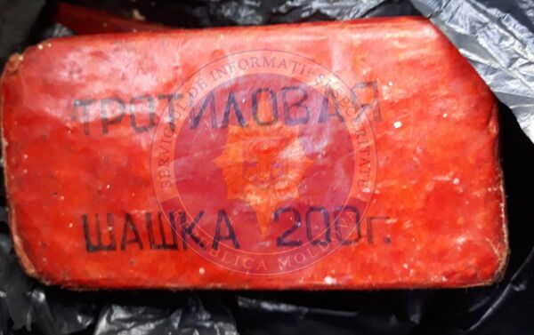Arme, muniţii şi dispozitive explozibile, descoperite de către ofiţerii SIS - Sputnik Moldova