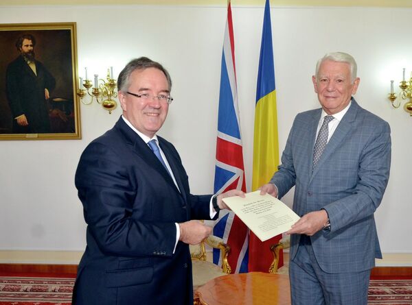 Ministrul de Externe Teodor Meleșcanu, l-a primit pe noul ambasador britanic în țara noastră, Andrew James Noble, care a prezentat scrisorile de acreditare Ministrul de Externe Teodor Meleșcanu, l-a primit pe noul ambasador britanic în țara noastră, Andrew James Noble, care a prezentat scrisorile de acreditare - Sputnik Moldova-România