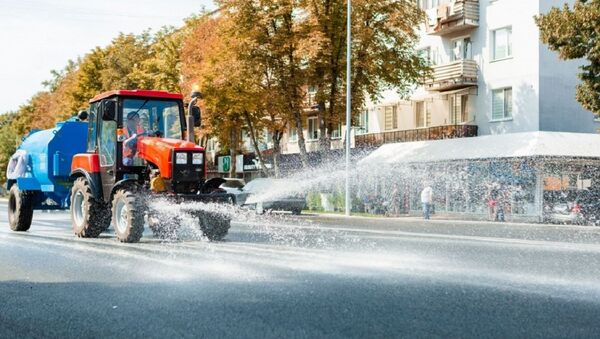 В молдавском городе Оргеев дороги стали мыть шампунем - Sputnik Молдова