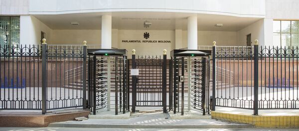 Забор у Парламента РМ  - Sputnik Moldova