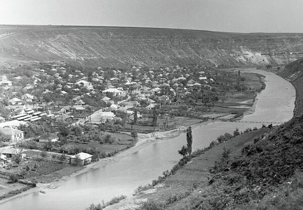 Панорама реки и поселков у подножия возвышенности Кодры в Молдавии. - Sputnik Молдова