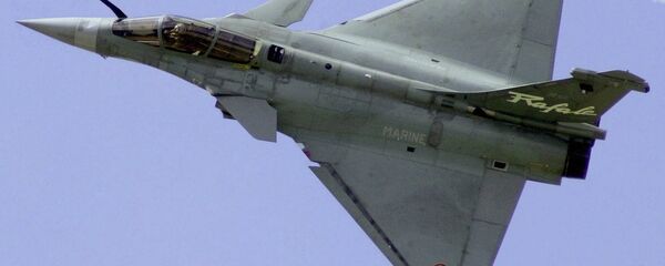 French Air Force Rafale manufactured by France's Dassault Aviation speeds above Le Bourget airport, north of Paris, during the 44th Paris Air Show, in France. (File) - Sputnik Moldova-România