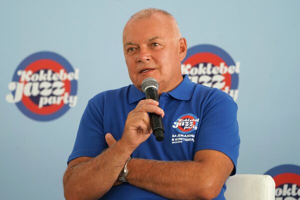 Генеральный директор МИА Россия сегодня Дмитрий Киселев выступает на пресс-конференции, посвященной 16-му международному музыкальному фестивалю Koktebel Jazz Party Генеральный директор МИА Россия сегодня Дмитрий Киселев выступает на пресс-конференции, посвященной 16-му международному музыкальному фестивалю Koktebel Jazz Party - Sputnik Молдова