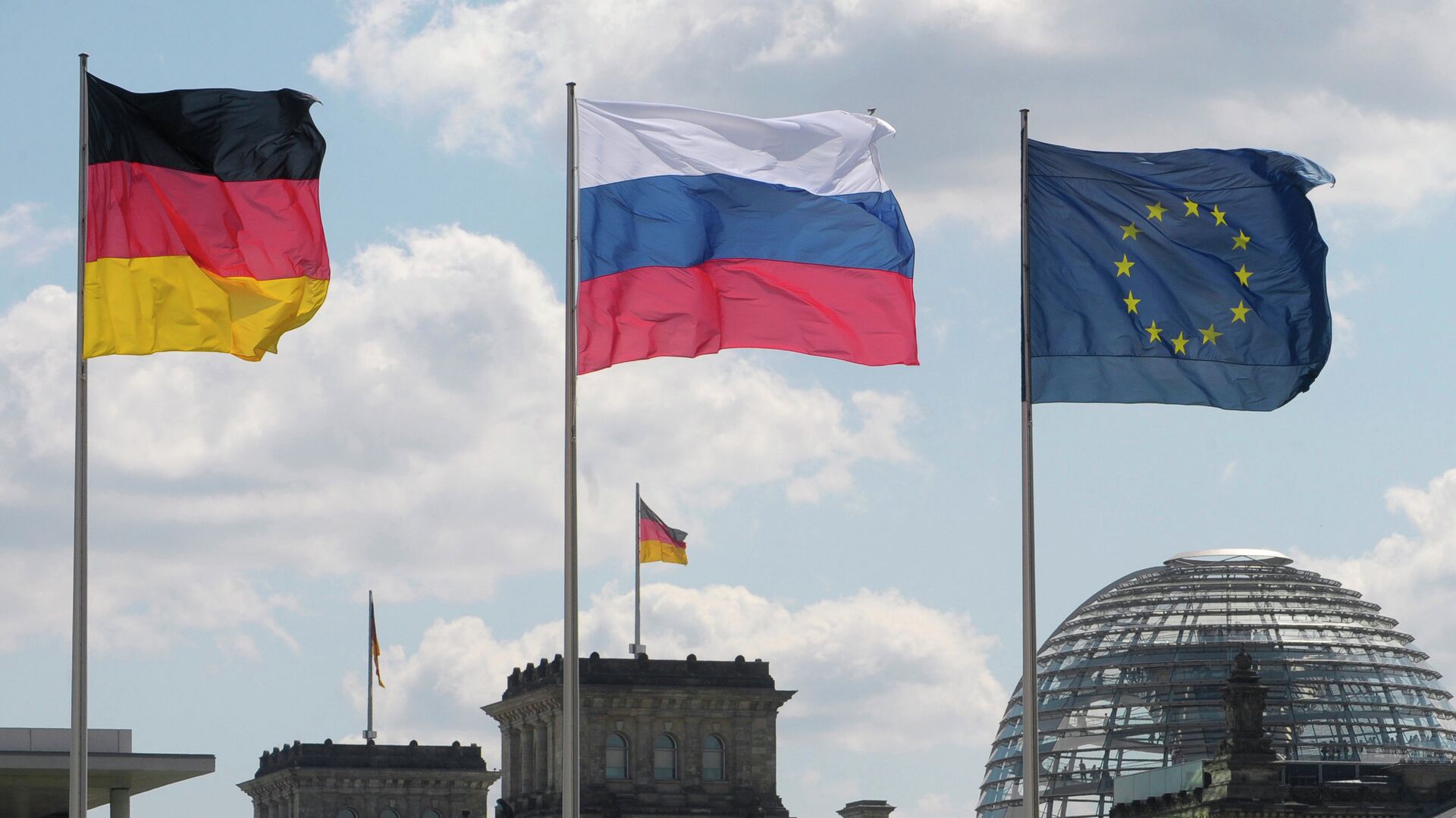From left to right: Flags of Germany, Russia and the EU - Sputnik Moldova-România, 1920, 28.01.2022
