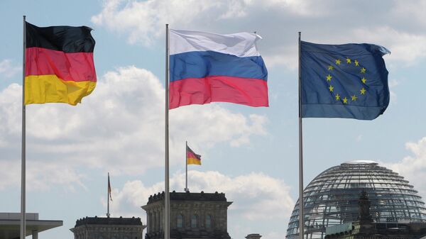 From left to right: Flags of Germany, Russia and the EU - Sputnik Moldova-România