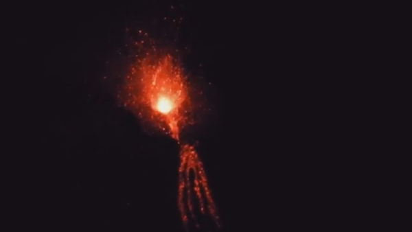 Italian Mount Etna Erupts with Lava Bombs - Sputnik Moldova-România