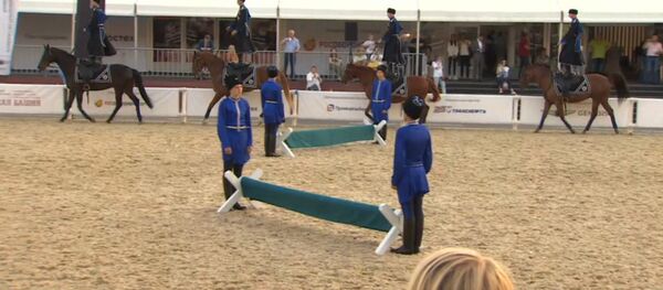 Кавалерийский эскорт Президентского полка РФ выступил на фестивале Спасская башня - Sputnik Молдова