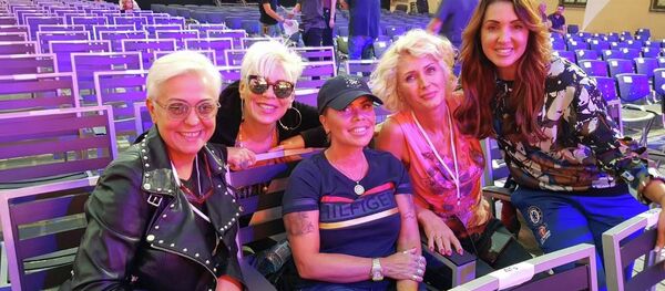 Monica Anghel, Silvia Dumitrescu, Luminița Anghel, Nico Matei și Ionela Preda - Sputnik Moldova-România