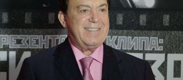 Певец Иосиф Кобзон на презентации своего нового клипа Вишневые розы в Москве, 2013 год Певец Иосиф Кобзон на презентации своего нового клипа Вишневые розы в Москве, 2013 год - Sputnik Молдова