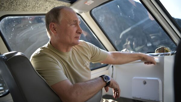 Президент РФ Владимир Путин во время отдыха в Саяно-Шушенском заповеднике  в Республике Тыва - Sputnik Moldova-România