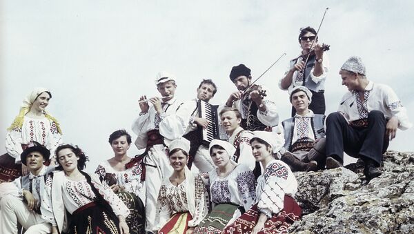 Жители Молдовы в национальных костюмах. - Sputnik Молдова