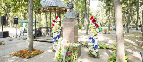 Bust - Mihai Eminescu - Sputnik Moldova